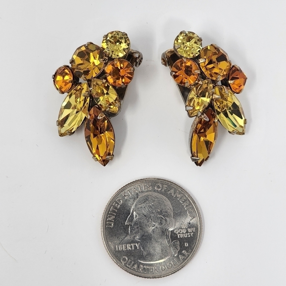 VINTAGE AMBER RINESTONE CLIP-ON EARRINGS. - Picture 3 of 4